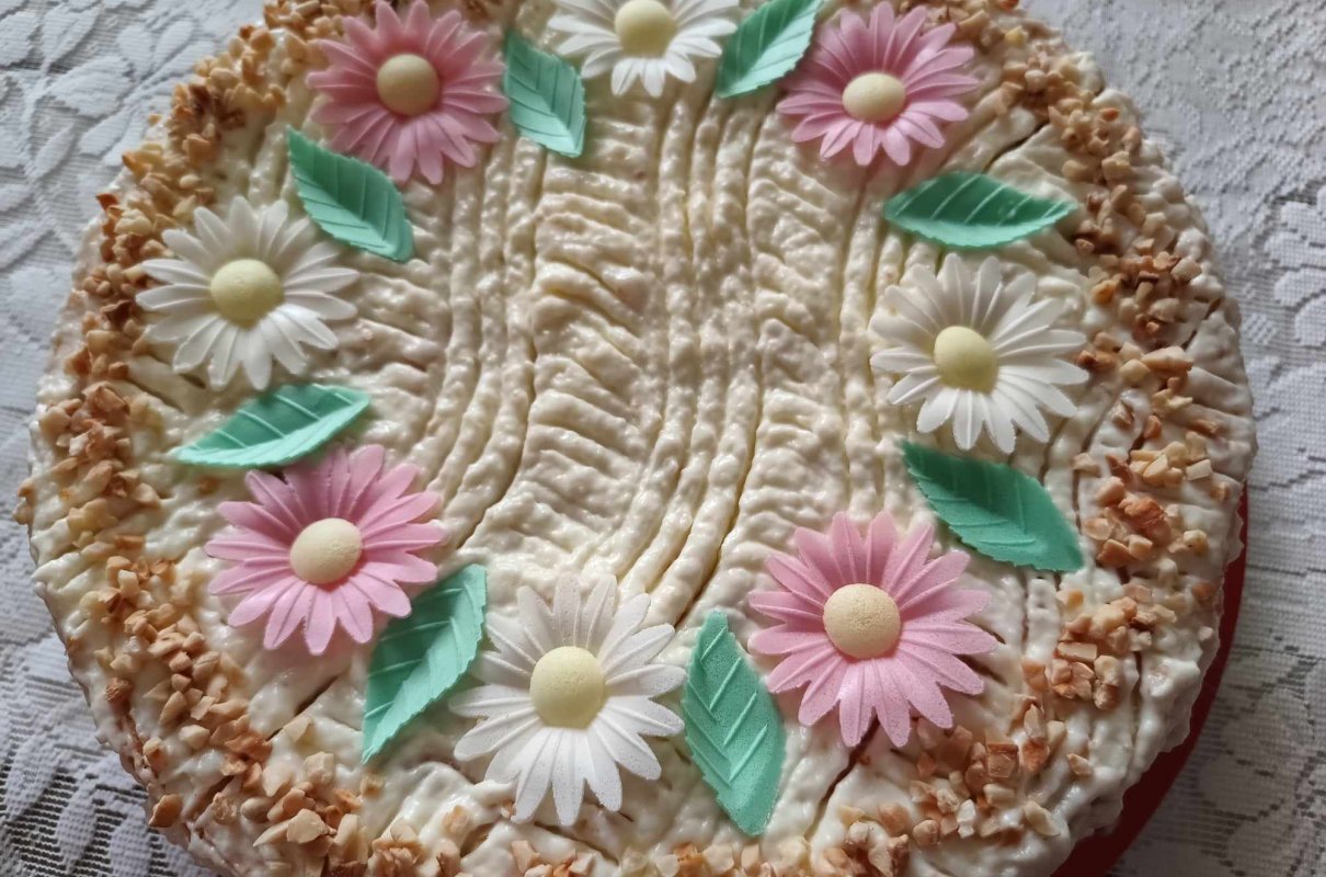 Tort biszkoptowy z bitą śmietaną