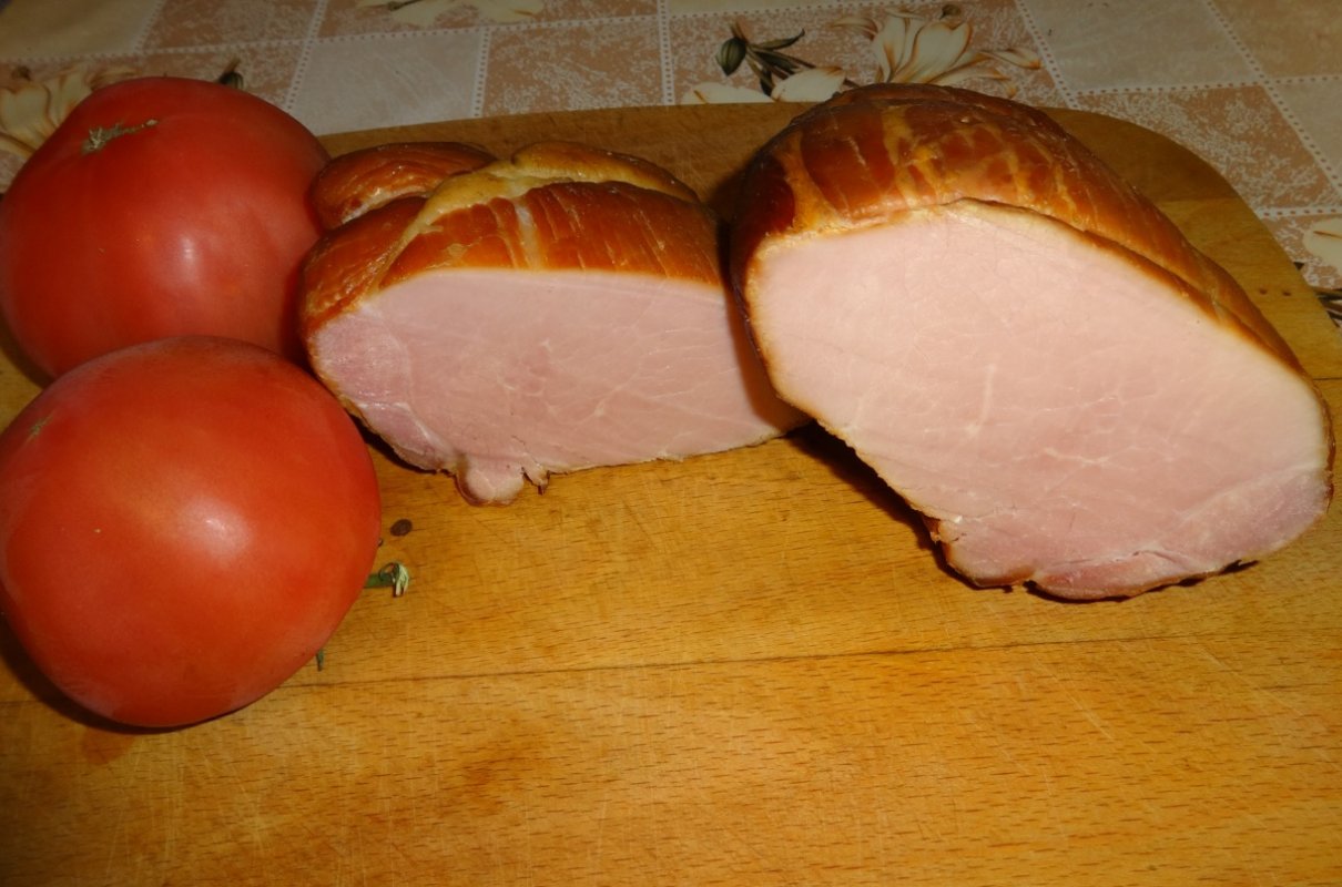 Szynka wieprzowa, wędzona.