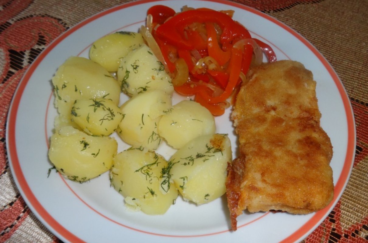 Polędwica z Dorsza ziemniaki sałatka.