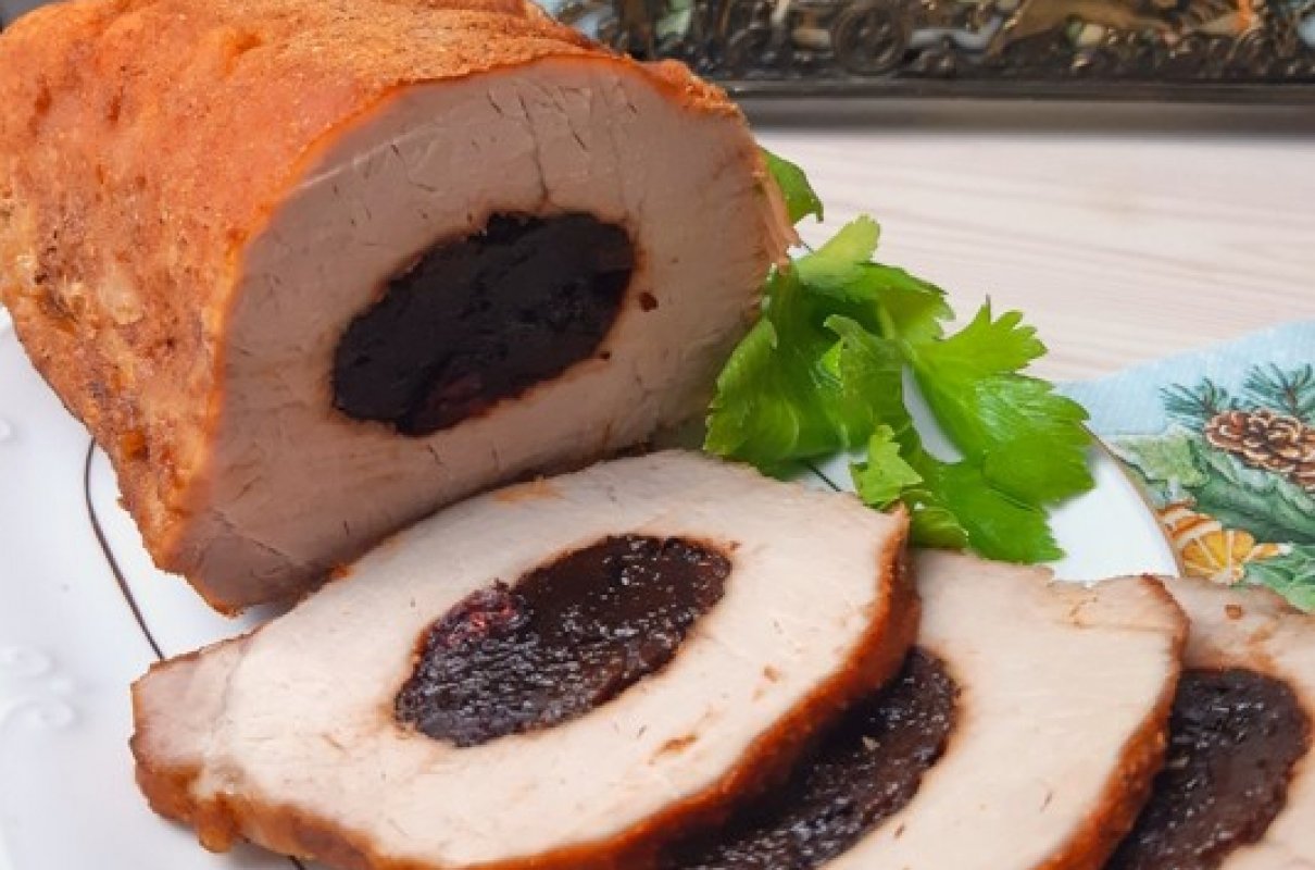 Schab nadziewany śliwką i żurawiną
