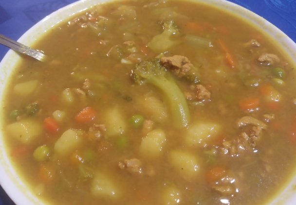 Zupa curry z mięsem mięsem mielonym