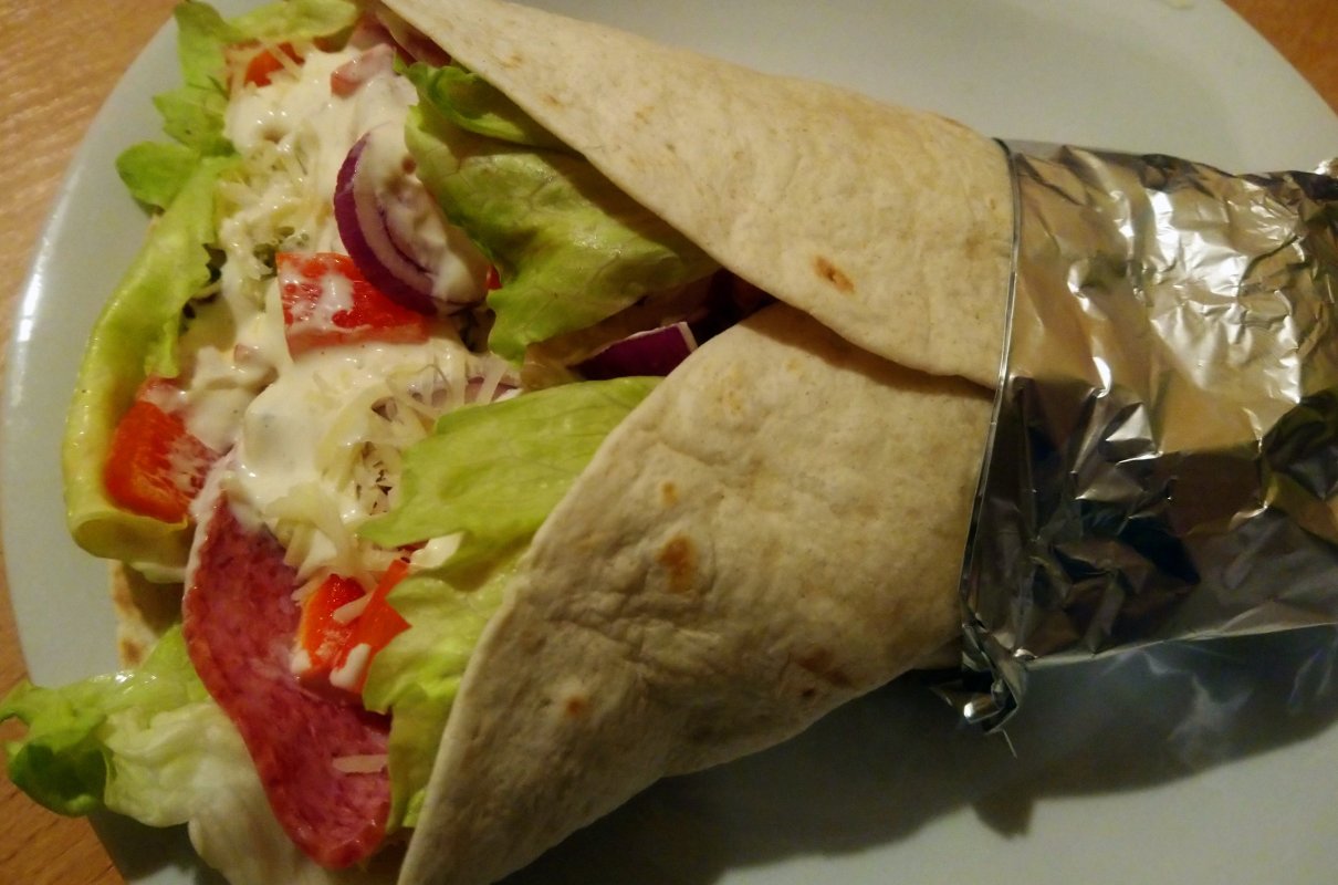 Szybka tortilla z salami