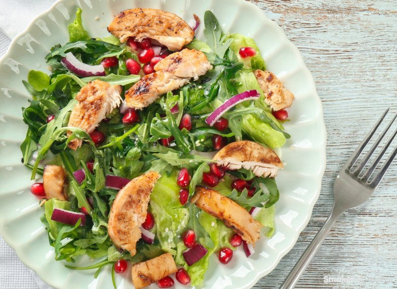  Sałatka z granatem i kurczakiem 