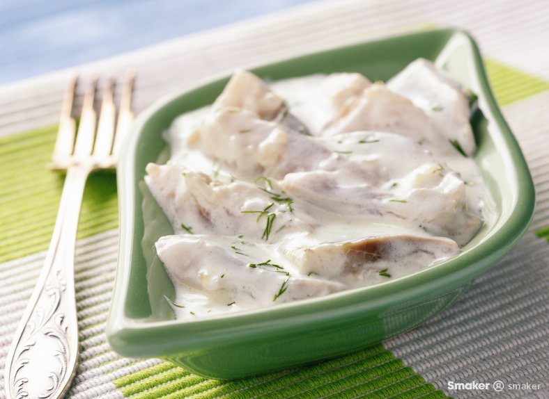  Śledzie w śmietanie 