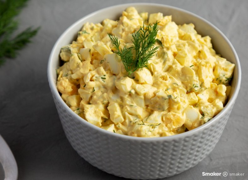  Sałatka z jajek i ogórków kiszonych 