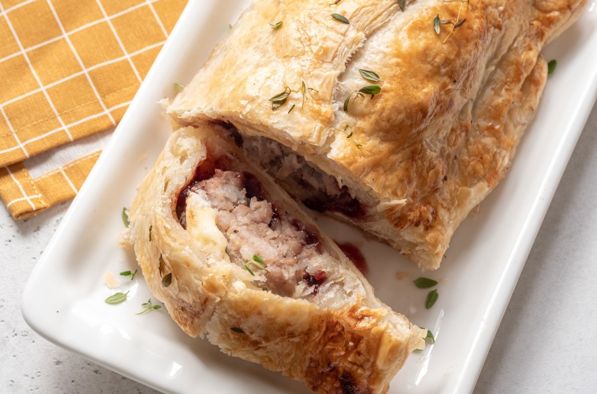 Biała kiełbasa w cieście francuskim