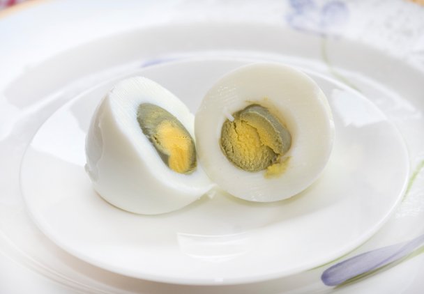 Sina obwódka wokół jajka. Co oznacza?