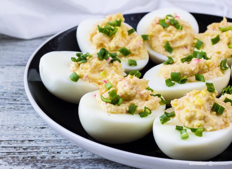  Jajka faszerowane szynką i serem 