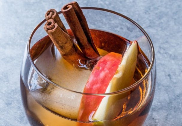 Masz brzuch wzdęty jak balon, czujesz ciężar na żołądku. Zrób sobie napar na przejedzenie