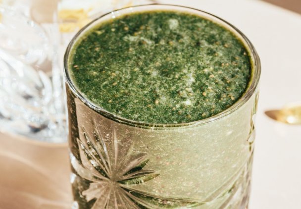 Energetyczny koktajl z pokrzywy. Na nadmiar wody w organizmie i dobrą pracę jelit