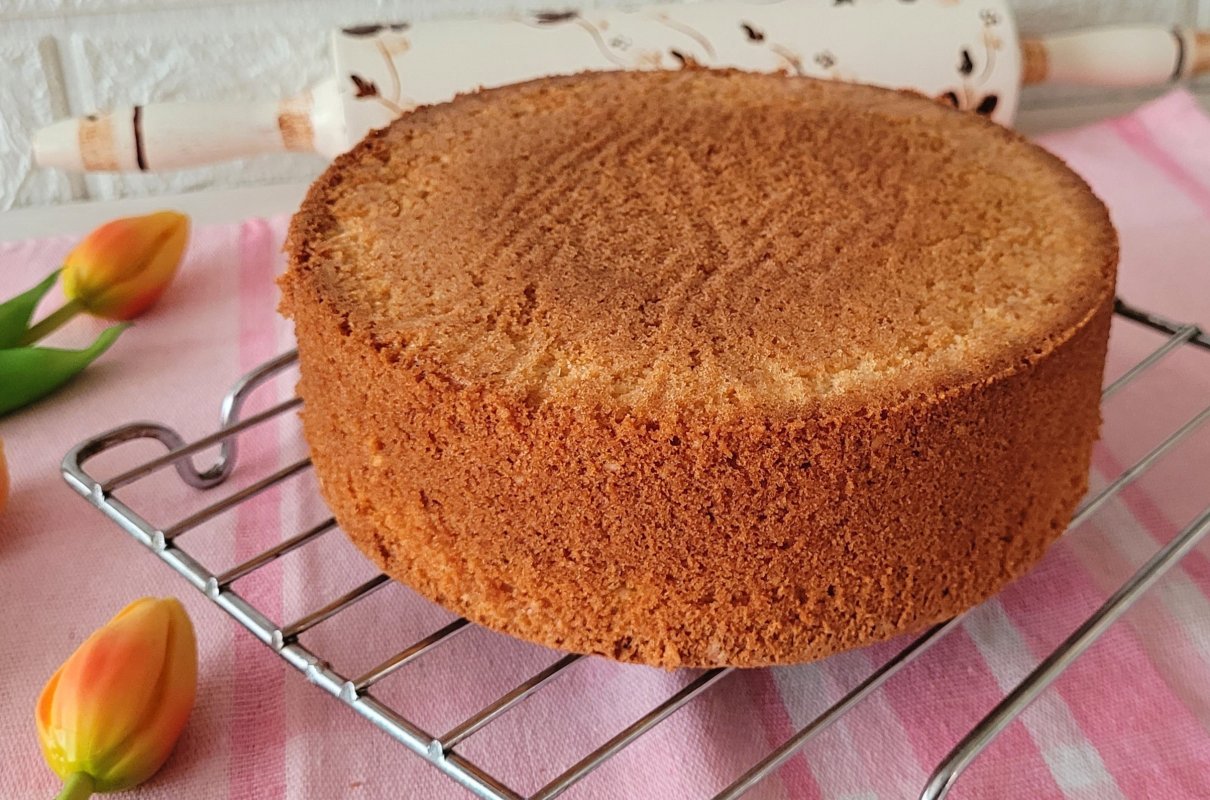 Ciasto biszkoptowe orzechowe