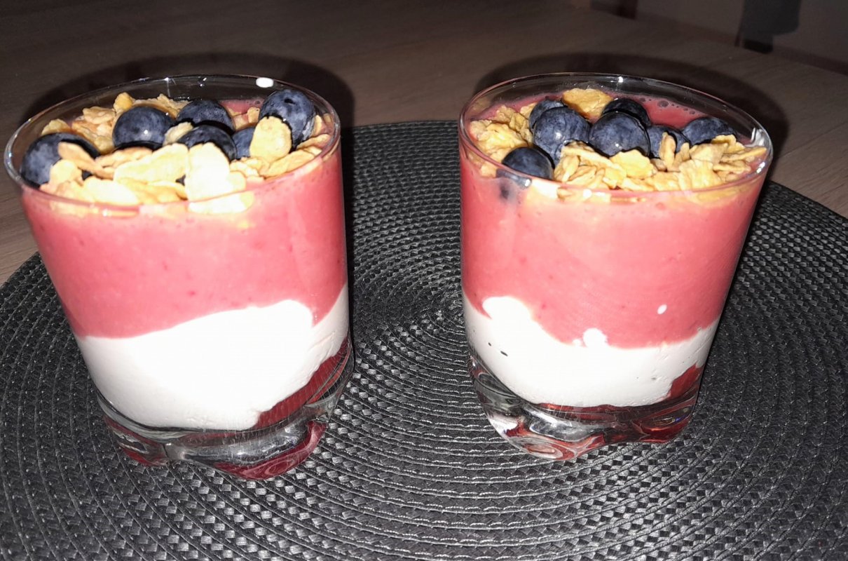 Deser z jogurtem greckim i mascarpone