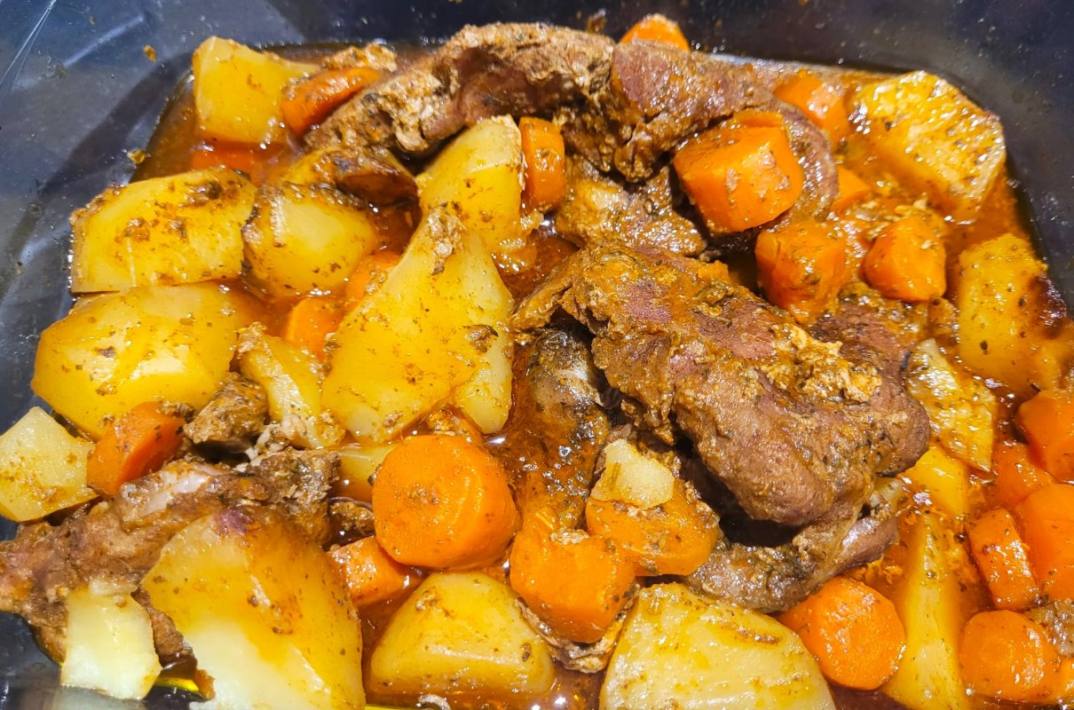 Karkówka z warzywami pieczona w rękawie