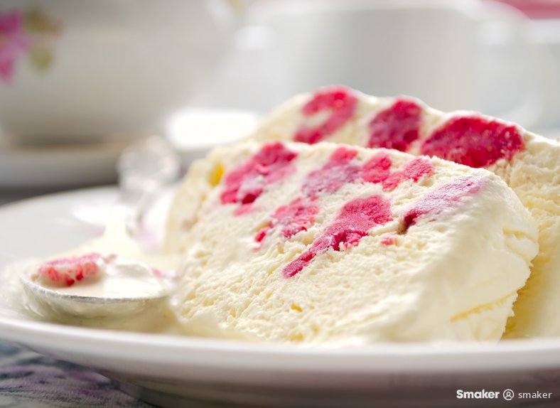 Semifreddo z malinami