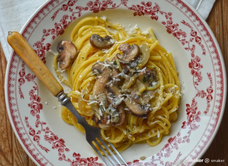 Makaron z pieczarkami 