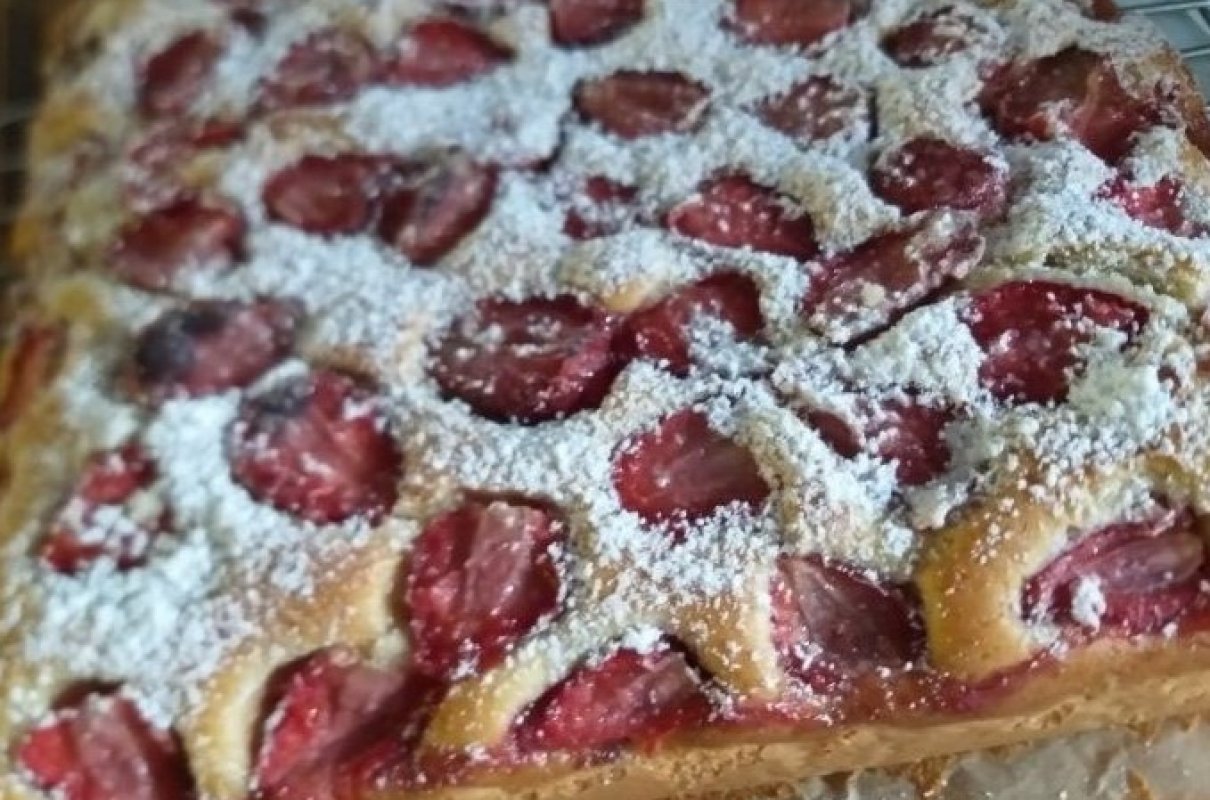 Szybkie , proste ciasto z truskawkami