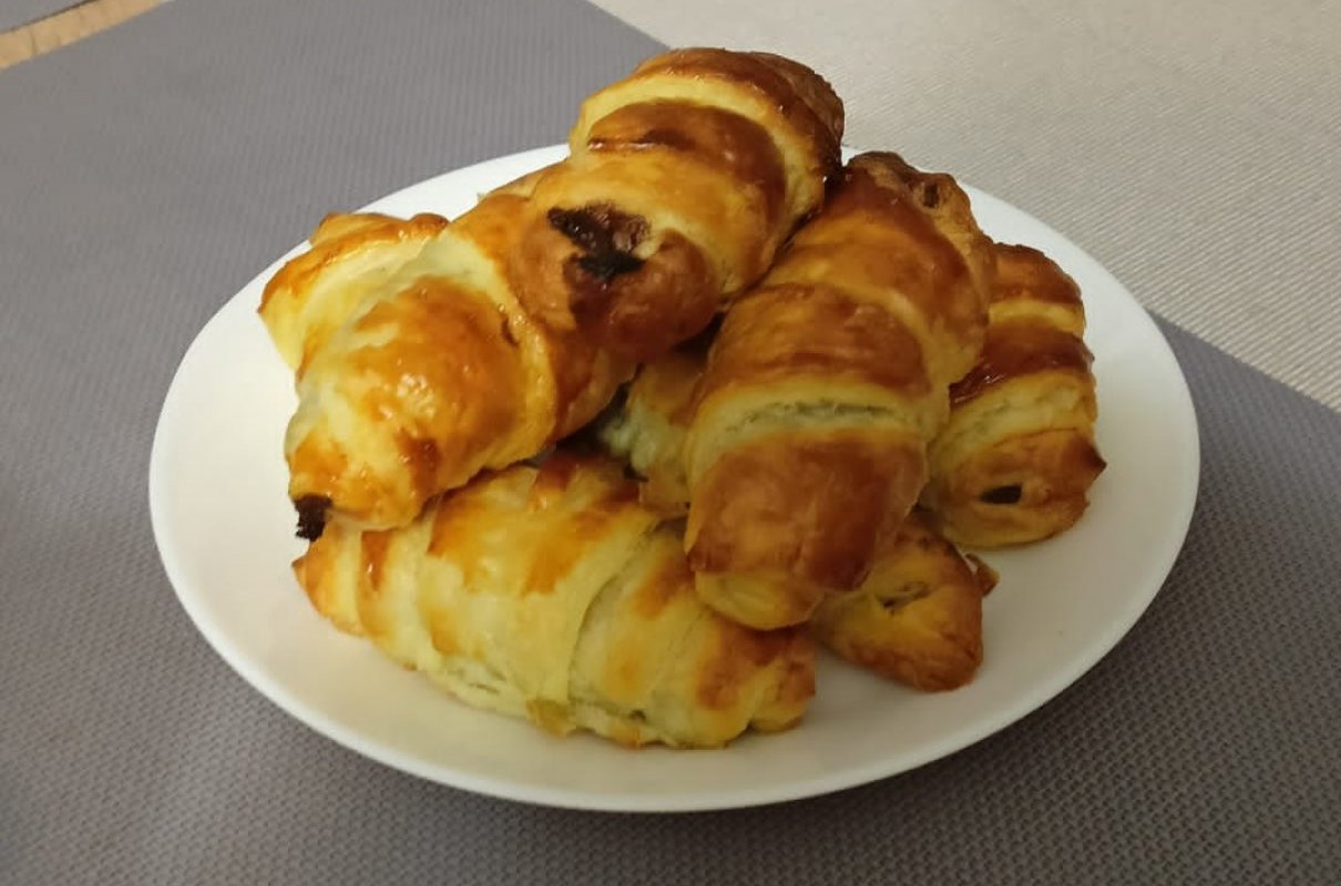 Rogaliki z ciasta francuskiego z nutellą