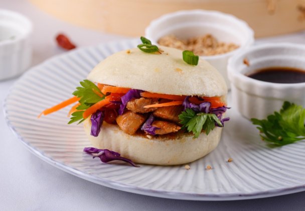 Światowe grillowanie: Bułeczki bao z grillowanym kurczakiem Gochujang