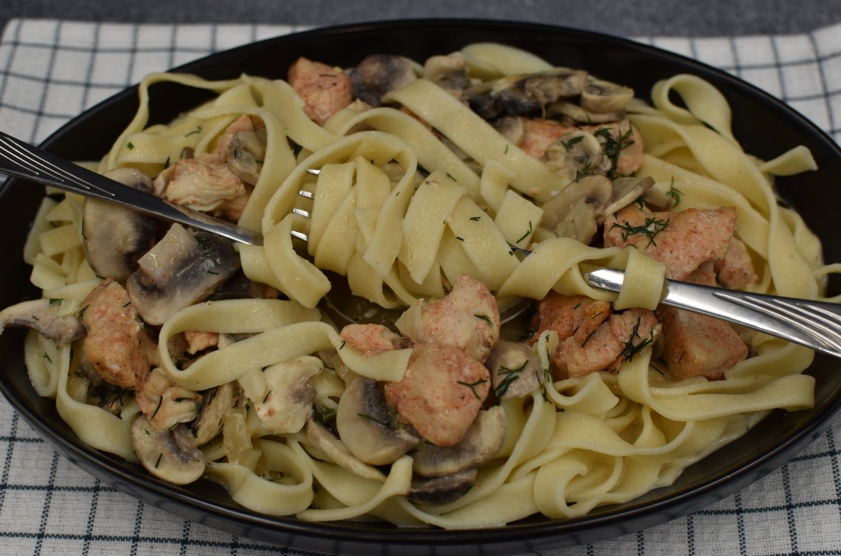 Tagliatelle w sosie pieczarkowym