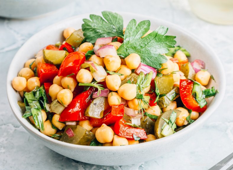  Sałatka z ogórkami kiszonymi 