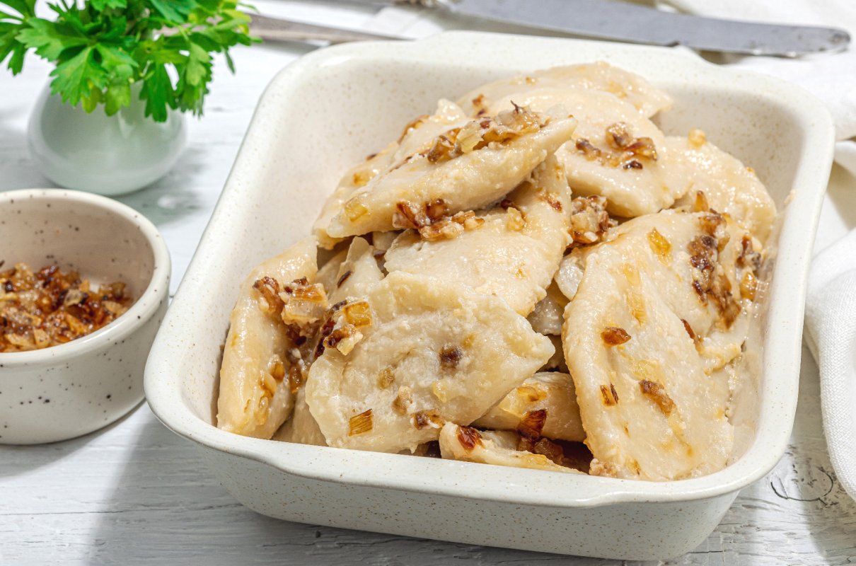 Pierogi z kapustą i świeżymi grzybami