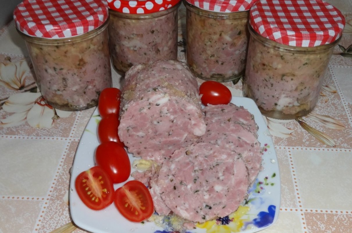 Mielonka z szynki z czosnkiem niedźwiedzim.