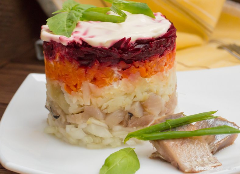  Śledzie z buraczkami pod pierzynką 