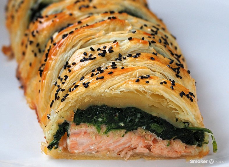  Łosoś ze szpinakiem w cieście francuskim 