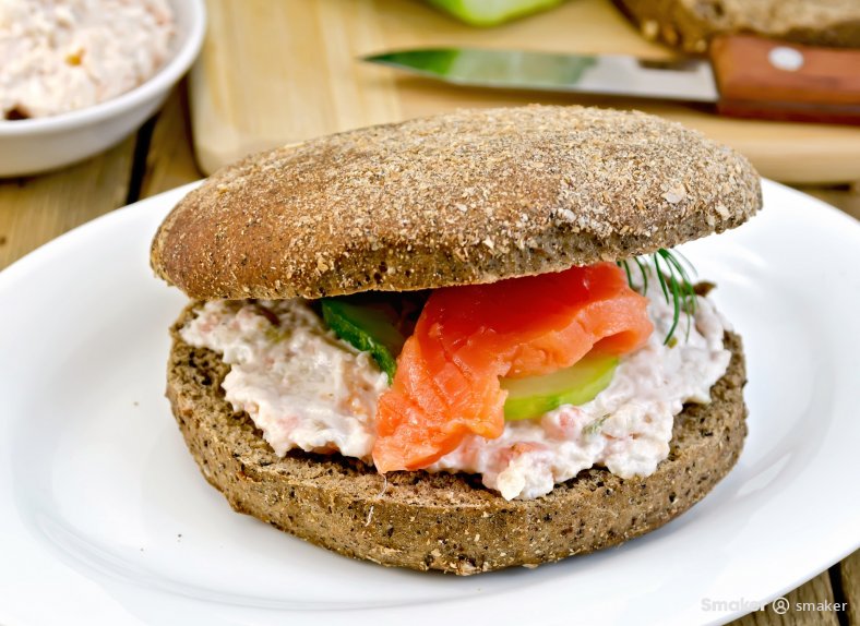  Pasta kanapkowa z łososiem wędzonym 