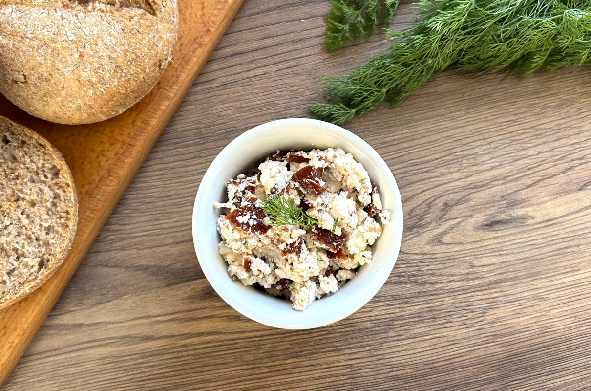 Pasta twarogowa z suszonymi pomidorami