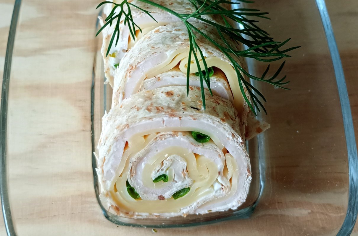 Roladki tortilla z serem i szynką