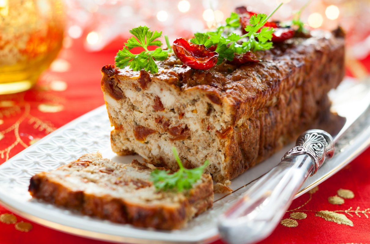 Pieczeń z suszonymi pomidorami i fetą