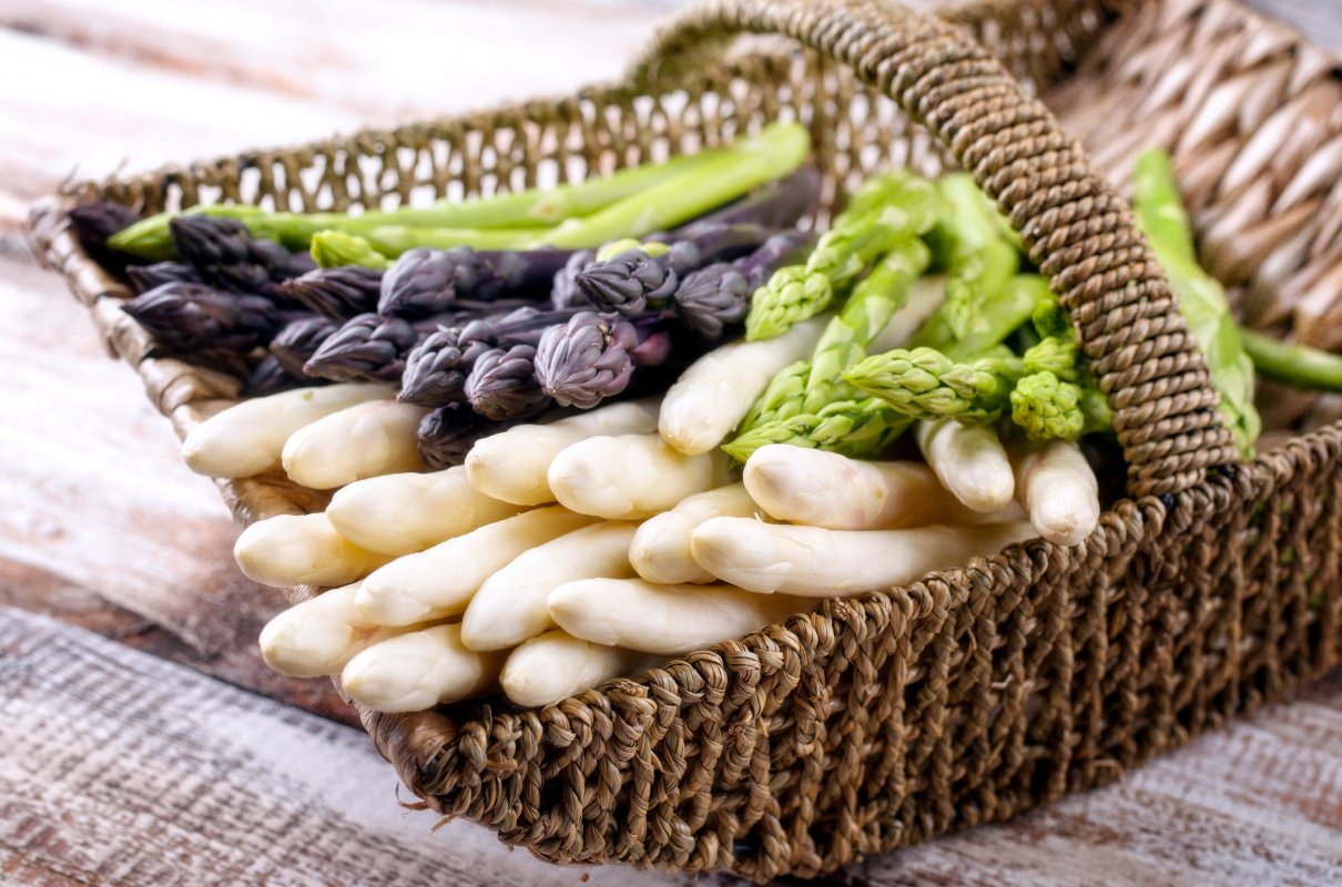 Białe, zielone czy fioletowe – które szparagi są najlepsze?
