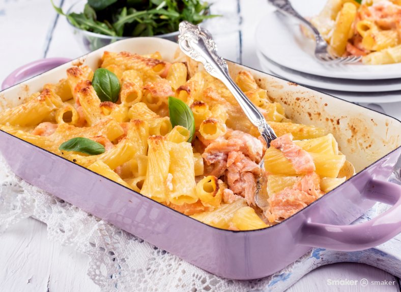  Zapiekanka makaronowa z łososiem 