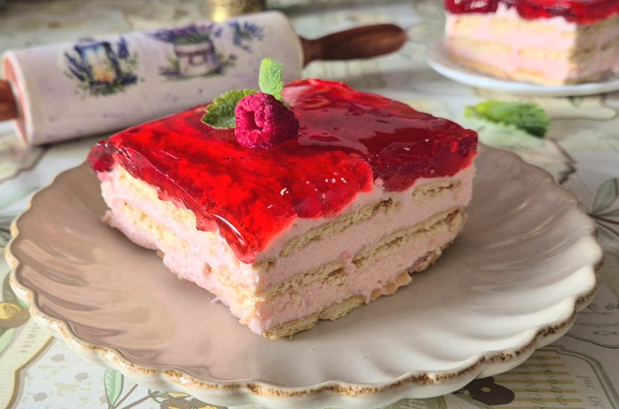 Budyniowiec malinowy z galaretką dla mamy