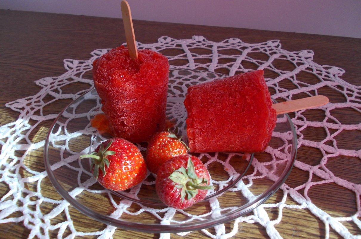 Lody wodne truskawkowe