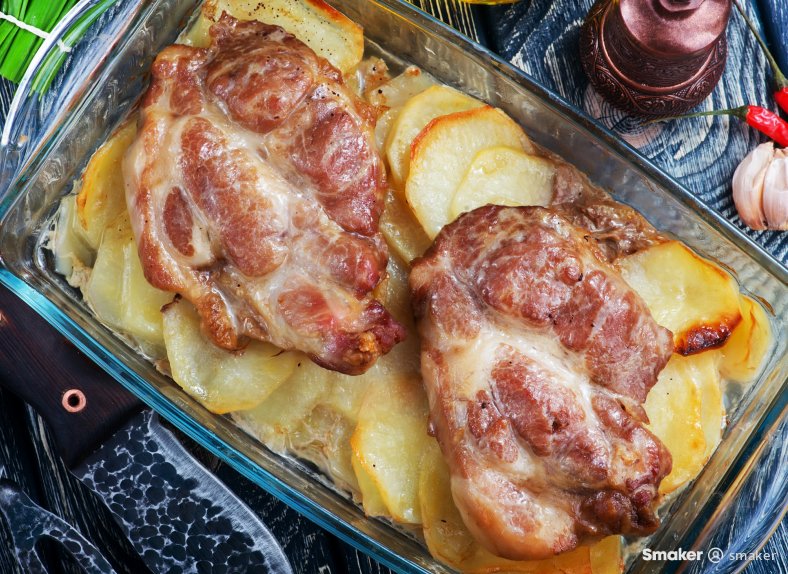  Karkówka pieczona na ziemniakach 