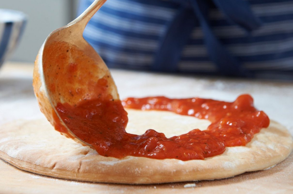 5 sosów do pizzy. Od klasyki po mniej znane przepisy
