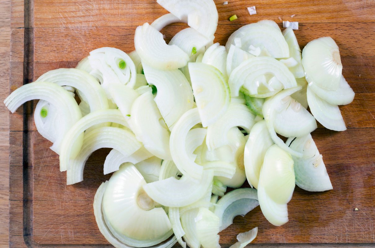 Co można zrobić z dużą ilością cebuli? Pyszne i zaskakujące przepisy