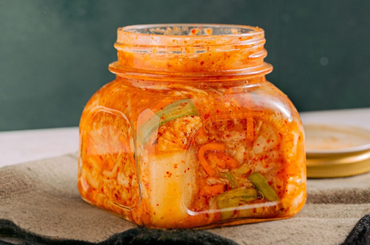 Mówi się, iż to najzdrowsza sałatka świata. Jak zrobić kimchi po polsku?