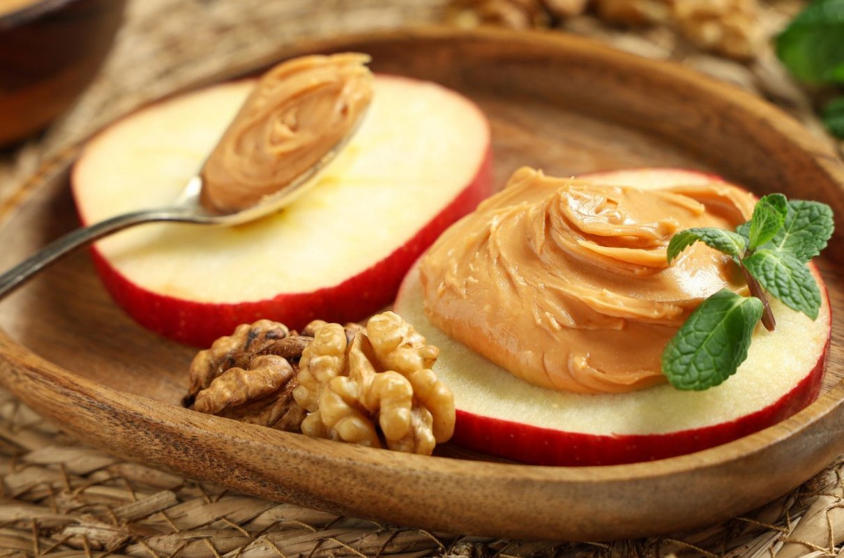 Dlaczego warto jeść jabłka ze skórką? Nie obieraj, zrób zdrowe przekąski