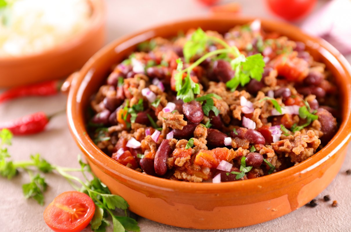 Dania jednogarnkowe na jesienne chłody. Rozgrzewają i sycą