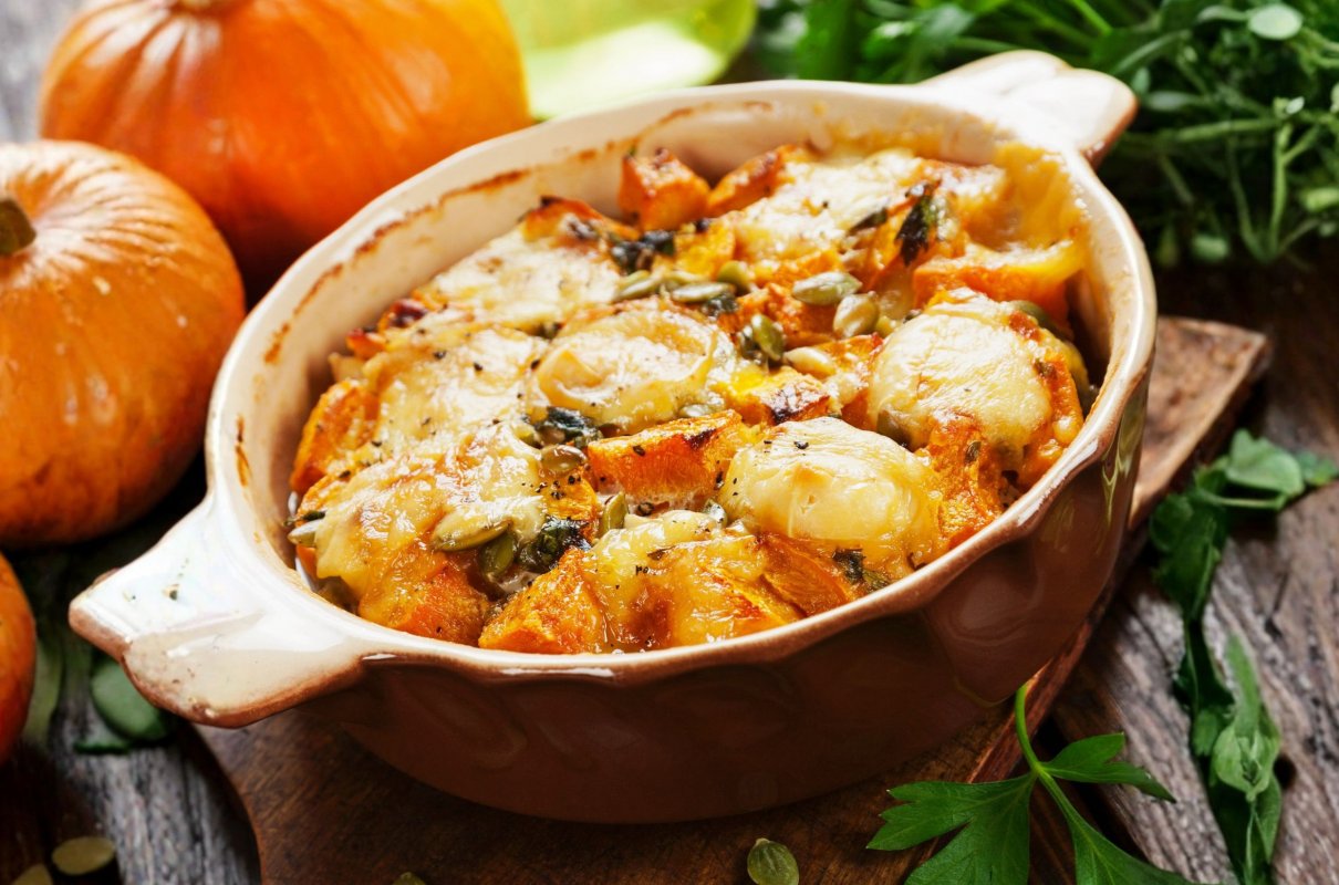 Zapiekanka z kurczakiem. Ma dużo białka i zdrowych, kolorowych dodatków