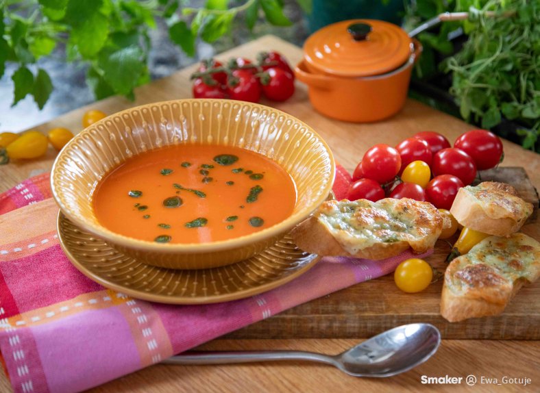  Zupa pomidorowa z grzankami w stylu pizzy według Ewy Wachowicz 