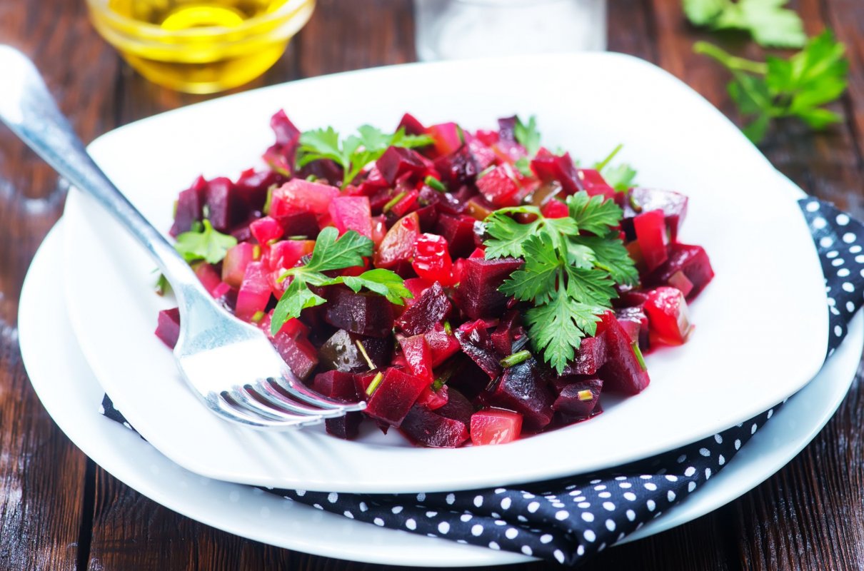 Kuchnia odpornościowa. Sałatki z kiszonek na śniadanie i kolację