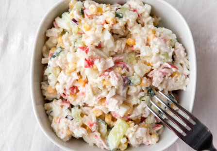 Sałatka z ryżem i papryką