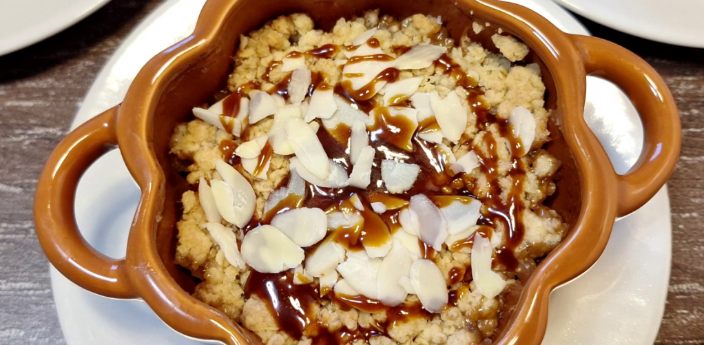 Jabłka pod kruszonką — prosty i pyszny deser!