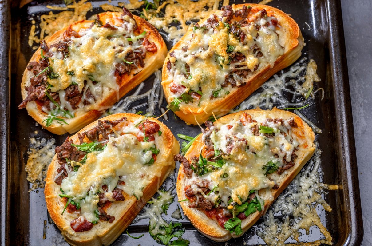 Ciepłe przekąski na andrzejki. Pewniaki, które będą smakować choćby wybrednym gościom
