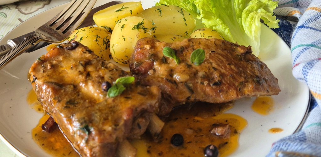 Żeberka  w sosie własnym