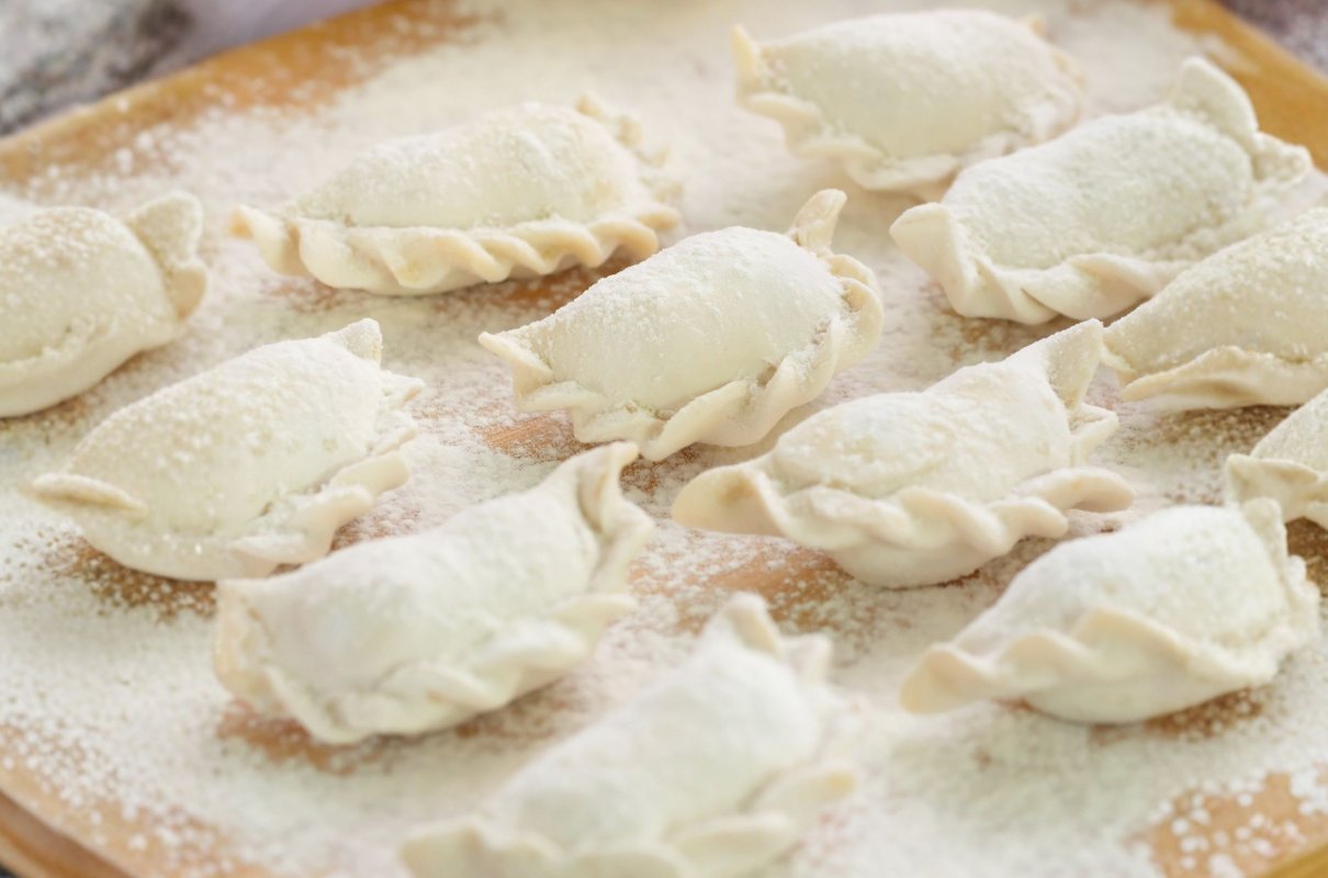 Miękkie, puszyste ciasto na pierogi i uszka wigilijne. Nie będą się rozpadać podczas gotowania